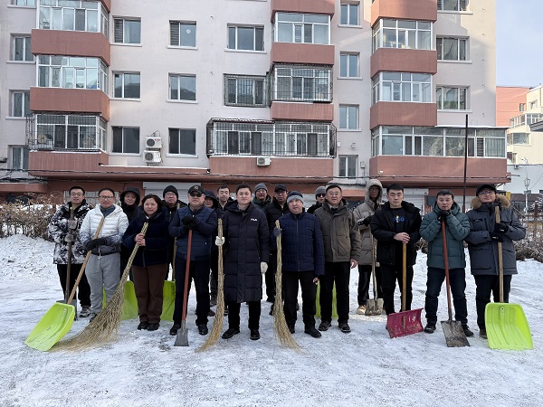 内图我为群众做实事 搜狗输入法下载
开展后院停车场清雪志愿活动.jpg